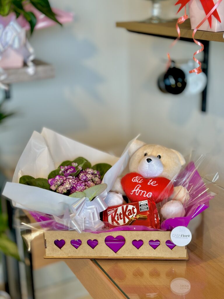 Caixa MDF coração + urso grande + violeta + kit kat