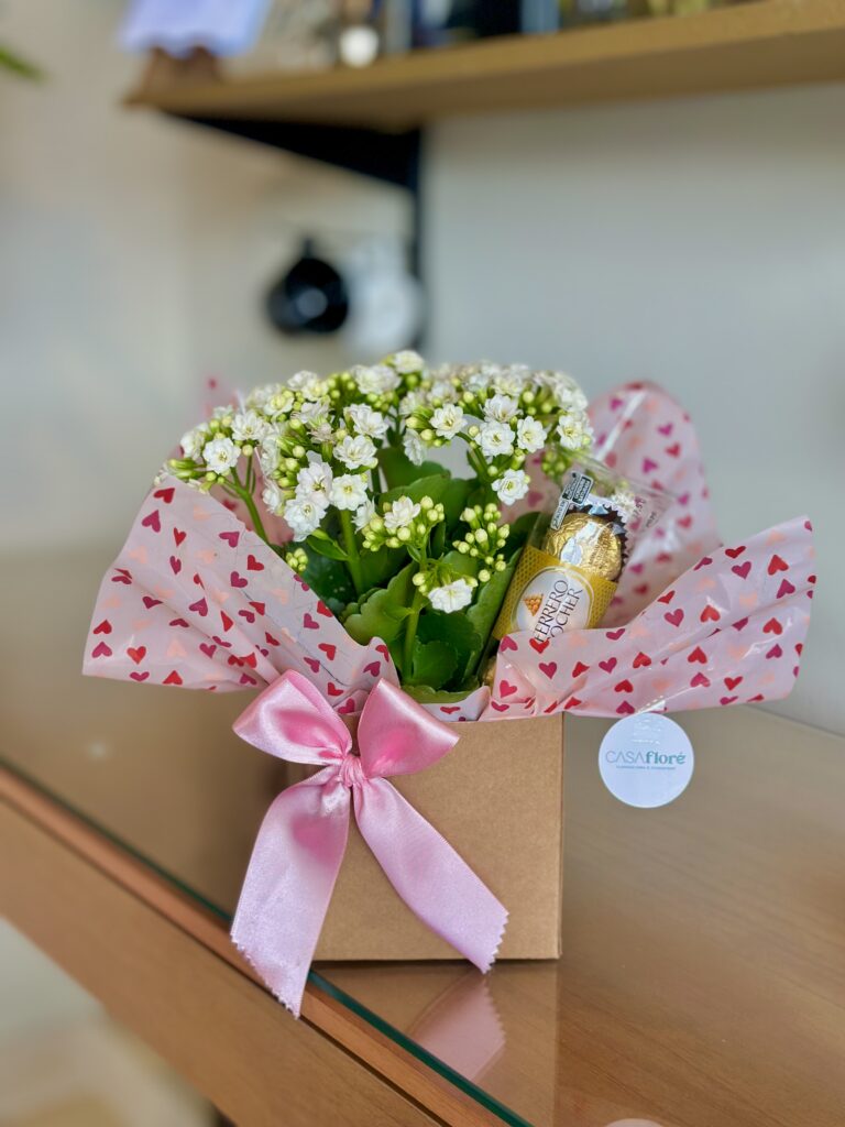 Kalanchoe branca na caixinha + ferrero rocher
